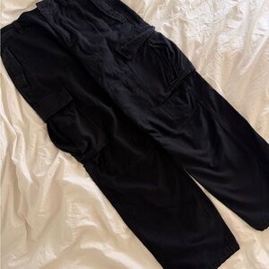 Aritzia TNA Supply Cargo in GD Black - Size 4